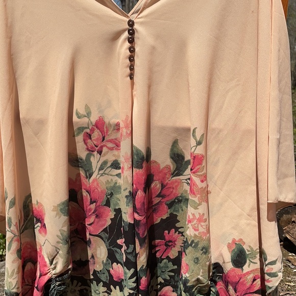 Classic Fashion Collection Women’s Flowy Top - Picture 4 of 6